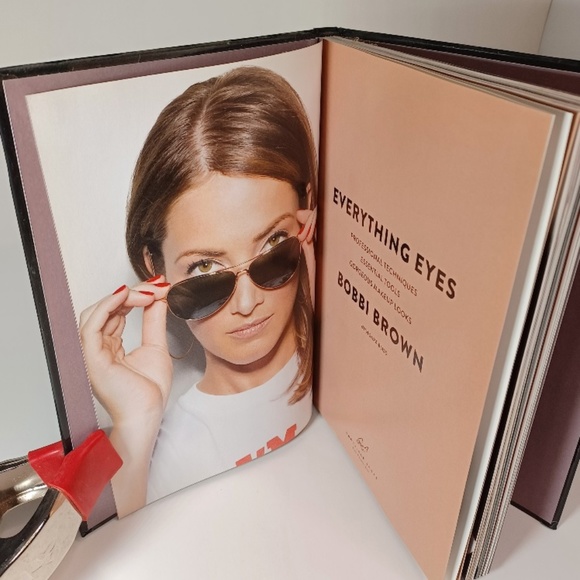EVERYTHING EYES..An Eye Makeup Book for Teens by Bobbi Brown - Picture 4 of 14